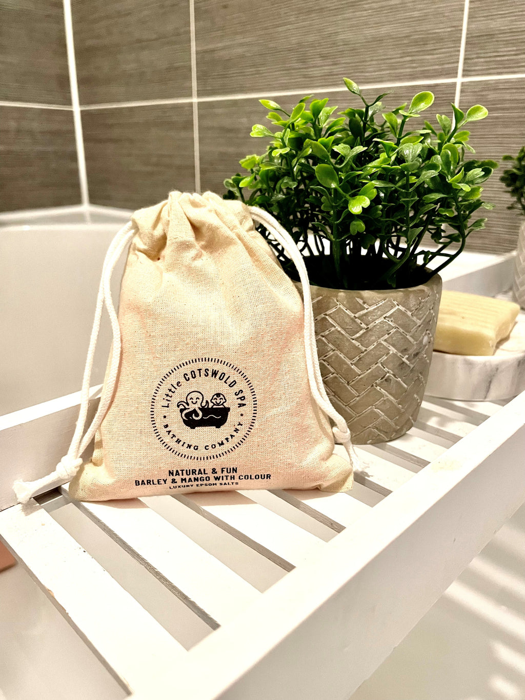Natural & Fun Epsom Salts Cotton Pouch (Blue Bath) with Barley & Mango (250g)